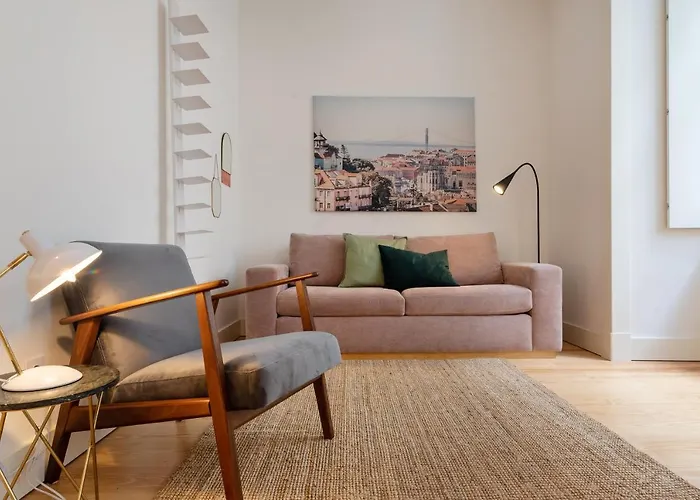 Апартаменты Modern 1bdr In Downtown By Lovelystay Лиссабон