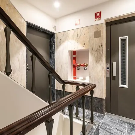 Modern 1bdr In Downtown By Lovelystay リスボン